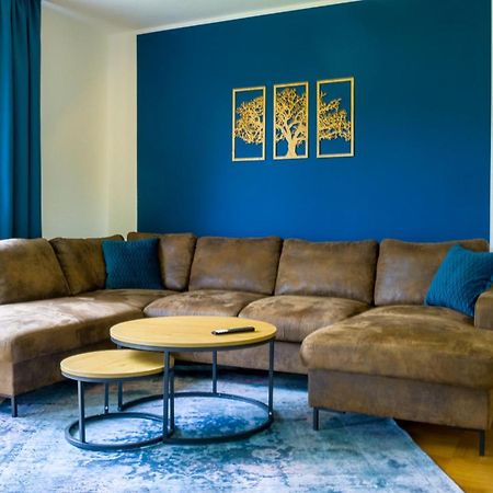 Gross, Modern, Zentrumsnah Mit Parkplatz Und Garten Ulm Exterior foto